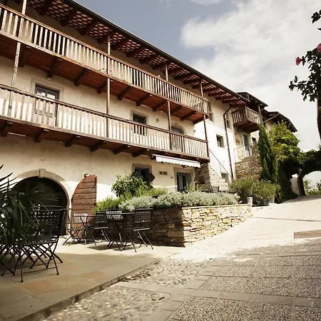 Pensión Boutique Dvor 4*