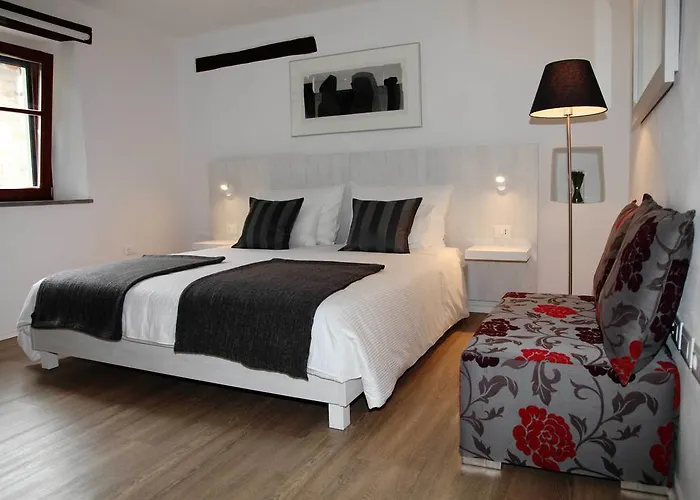 Boutique Dvor בית הארחה